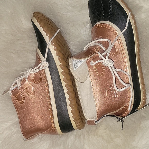 Sorel Women's Black and Tan Winter Boots - Picture 2 of 9